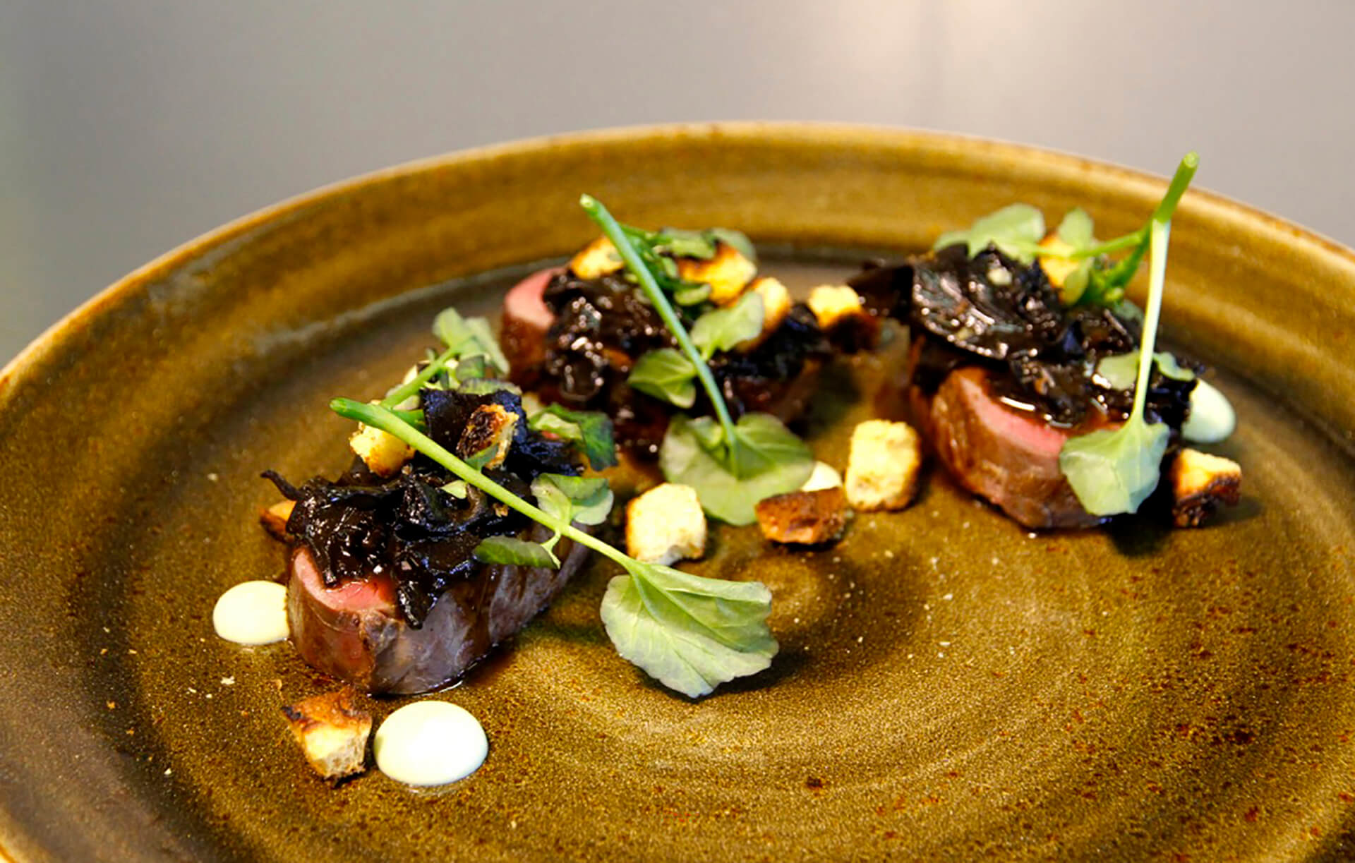Saddle of Venison with Juniper and Loison Fig Panettone - Alessandro Dal Degan - Insolito Panettone