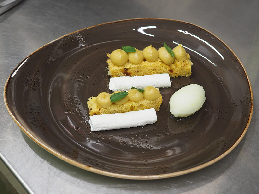 Chamomile Panettone with Licorice - Andrea Rossetti - Insolito Panettone