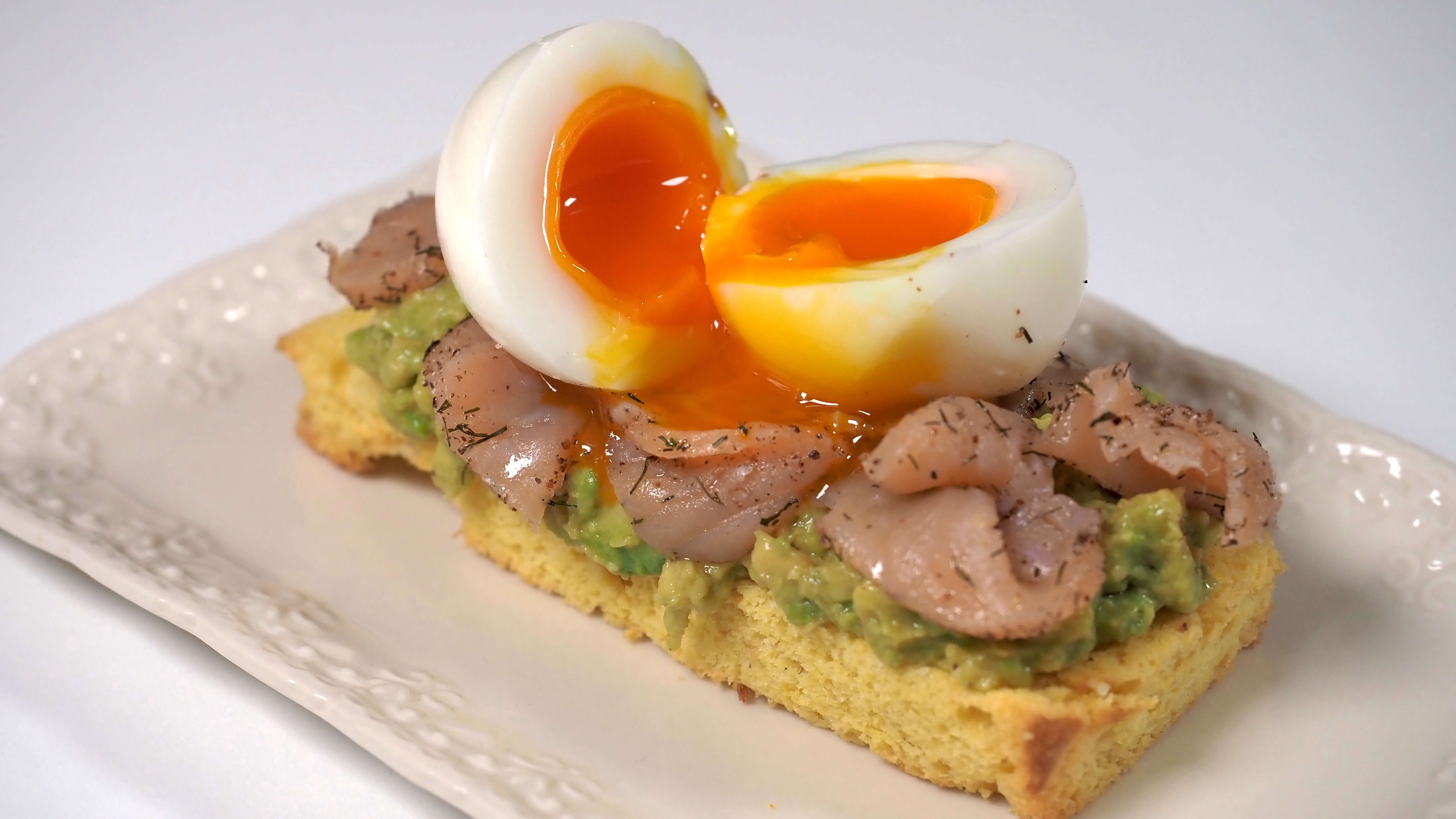 Veneziana Crouton With Guacamole, Salmon, And Half-hard Egg. - Insolito Panettone