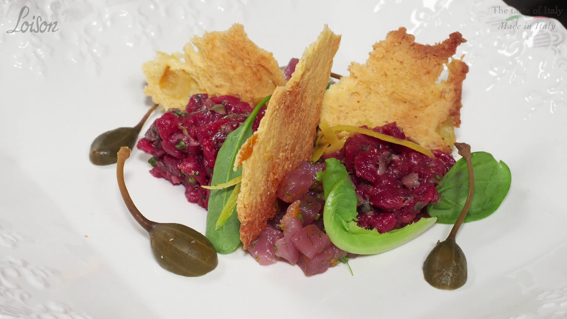 Tuna and fassona tartare with panettone waffles – Danilo Angè - Insolito Panettone
