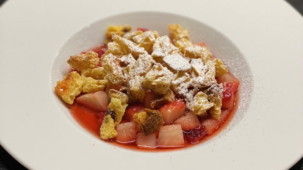 Toasted Panettone Croutons with Strawberry Salad - Insolito Panettone