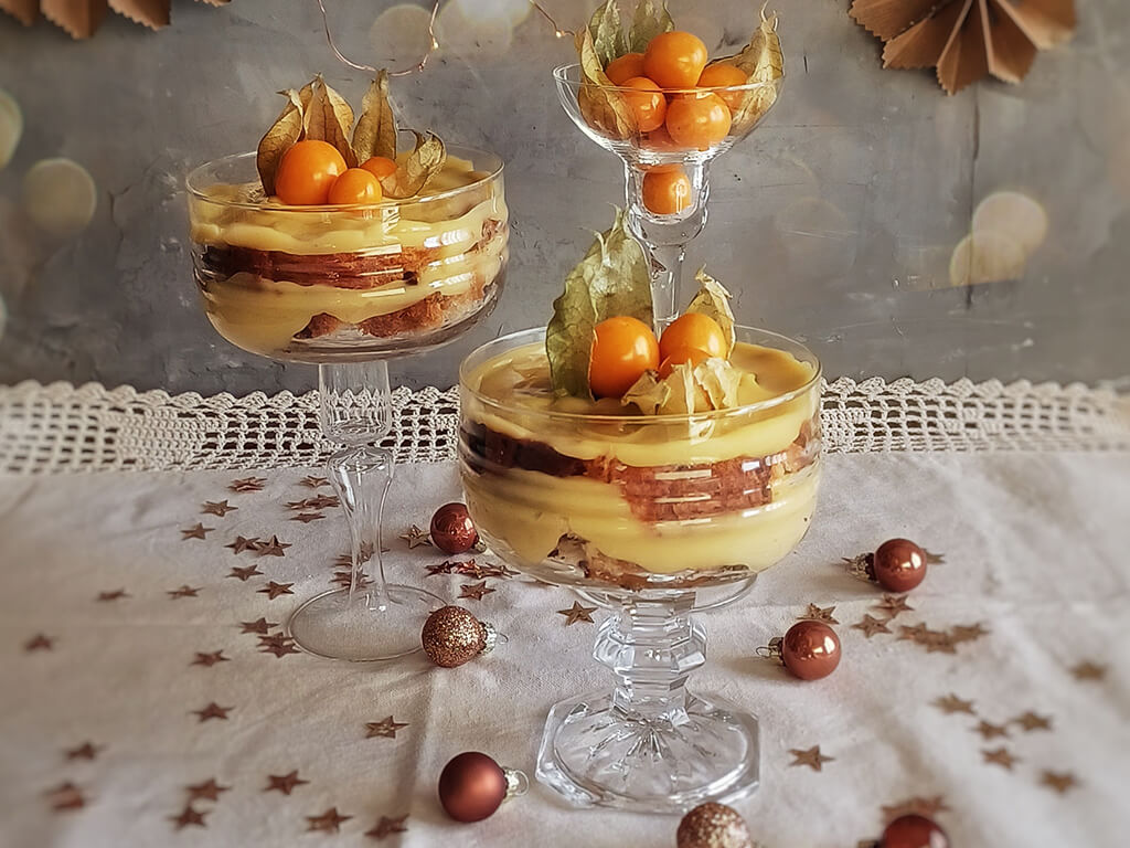 Cups with Chocolate Panettone and Salted Caramel - Insolito Panettone